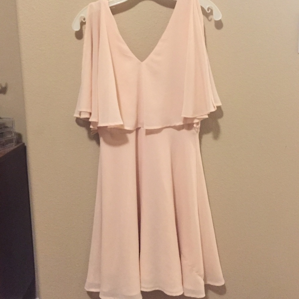 Lulu’s Light Peach Vneck Split Sleeve Dress